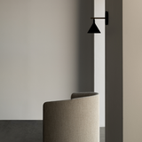 מנורת קיר יצוקה