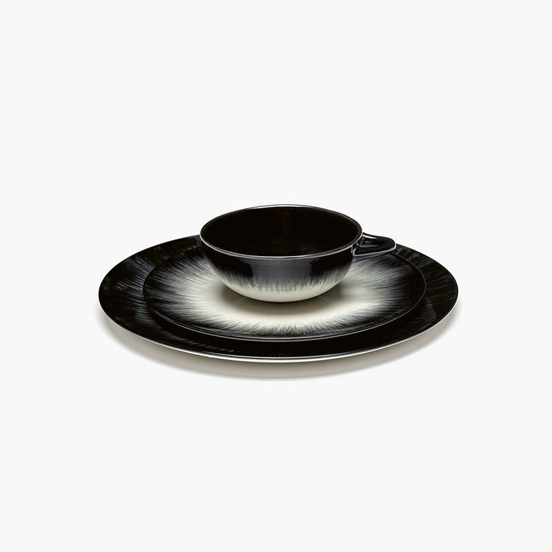 Dé Tableware by Ann Demeulemeester - Plates/Black