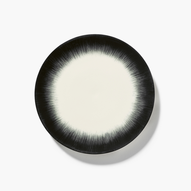 Dé Tableware by Ann Demeulemeester - Plates/Black