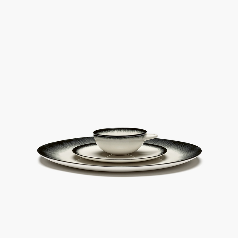 Dé Tableware by Ann Demeulemeester - Plates/Black