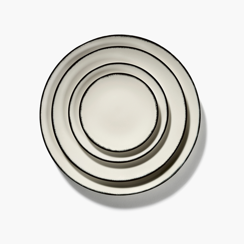 Dé Tableware by Ann Demeulemeester - Black Plates (Box of 2) by Serax - Ann Demeulemeester