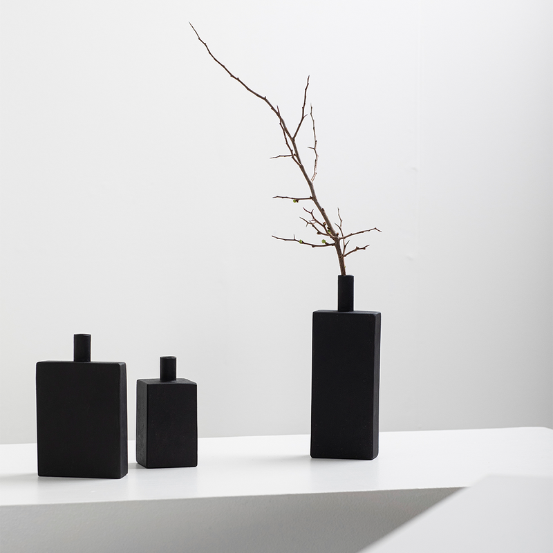 Black Moro Vases - Metal Sculptures by Serax - Anita La Grelle