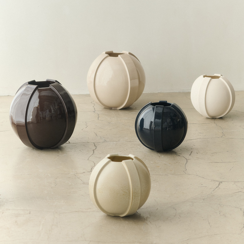 Vinci Vase 02 by Louise Roe