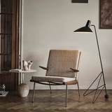 Boomerang Lounge Chair w. Armrest by &Tradition